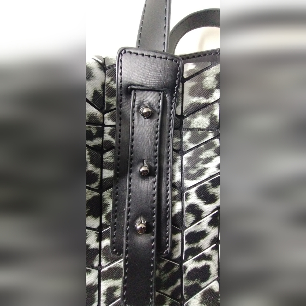 Patricia Luca Gray & Black Leopardo Print Satchel Bag. - Picture 6 of 8